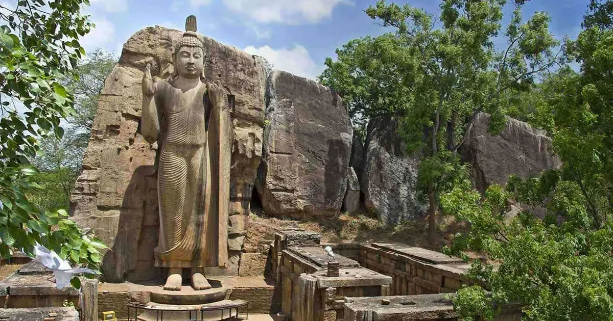 Anuradhapura Kota Kuno Dengan Reruntuhan Istana Dan Biara Yang Terawat 